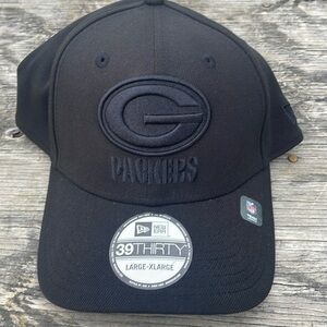 Green Bay Packers black on black 39thirty hat. Large -x-large. NWT